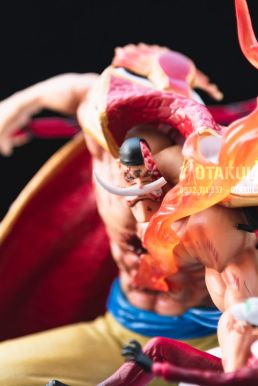 Mô Hình Figure Râu Trắng White Beard Black Pearl – One Piece