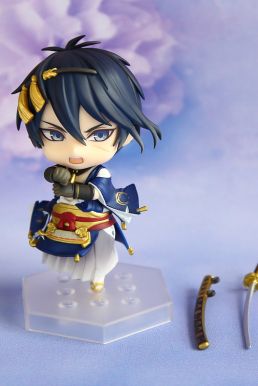 Mô Hình Mikazuki Munechika : Shinkenhissatsu Co-De - Touken Ranbu