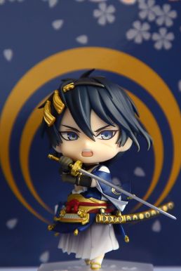 Mô Hình Mikazuki Munechika : Shinkenhissatsu Co-De - Touken Ranbu