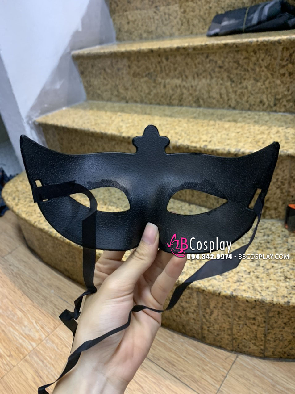 Mặt Nạ Halloween Đen Nhung Nữa Mặt Bí Ẩn