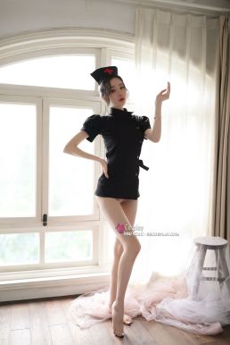 Nữ Y Tá Sexy Đen