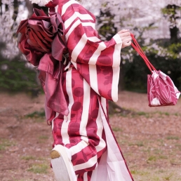 Yukata Kohaku Đỏ Sọc Trắng Vân Chìm Hoa Bách Hợp