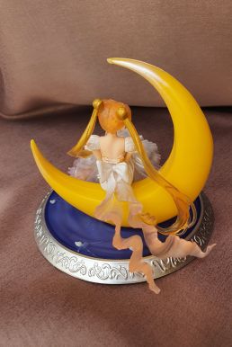 Mô Hình Figure Sailor Moon - Công Chúa Mặt Trăng & Trăng Khuyết