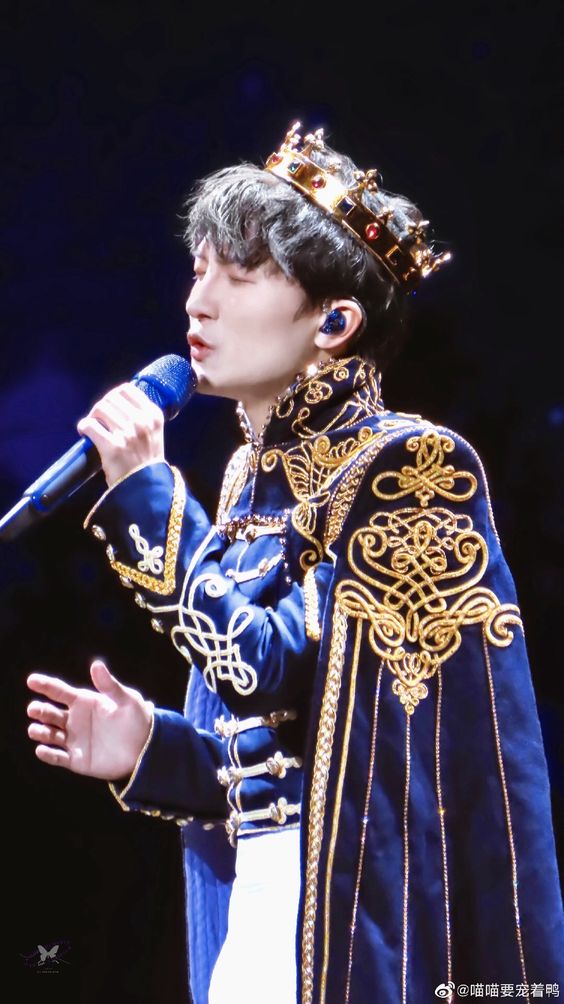 Vương Miện Hoàng Tử Màu Vàng Có Đá Màu