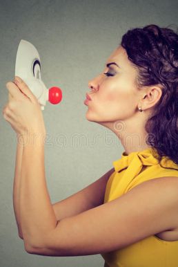 Mặt Nạ Nhựa Chú Hề Giá Rẻ