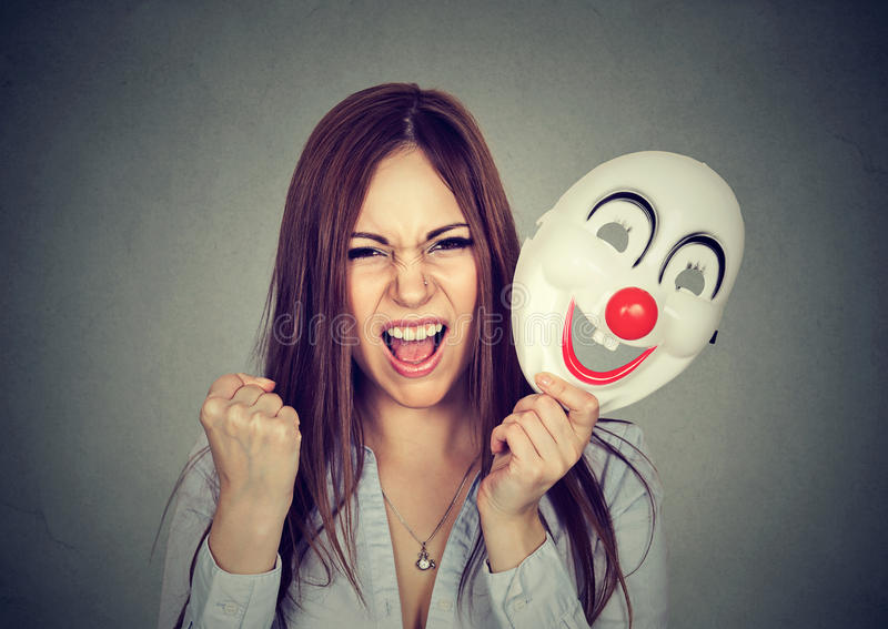 Mặt Nạ Nhựa Chú Hề Giá Rẻ