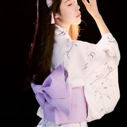 Yukata Nhật Nền Trắng Hoa Leo Tím Hồng