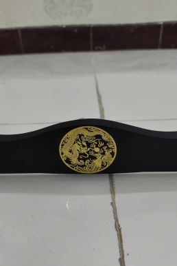 Giá Để Kiếm Gỗ Để Bàn Lót Nhung 2 Tầng Hình Long Phụng Mạ Vàng