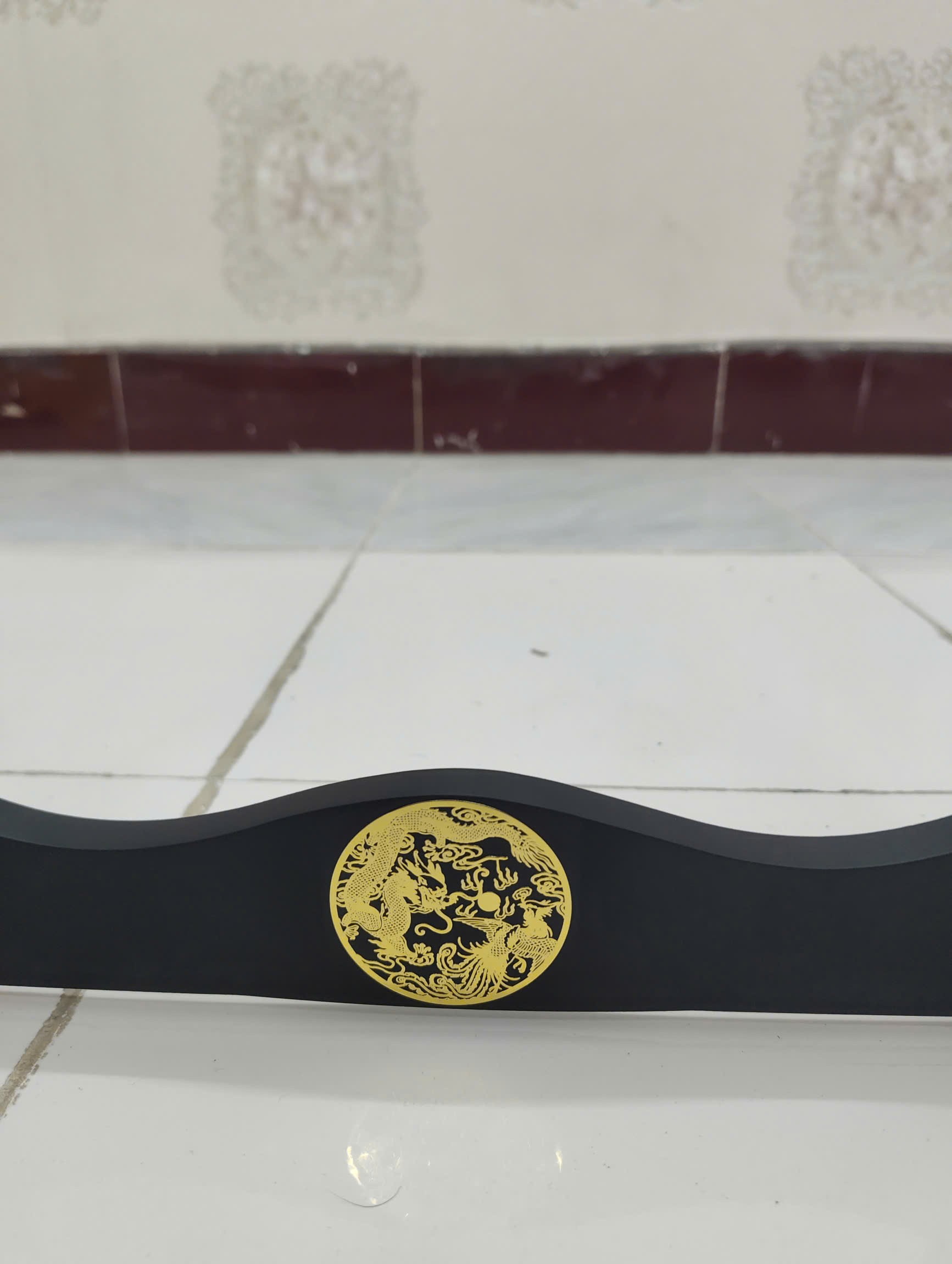 Giá Để Kiếm Gỗ Để Bàn Lót Nhung 4 Tầng Hình Long Phụng Mạ Vàng