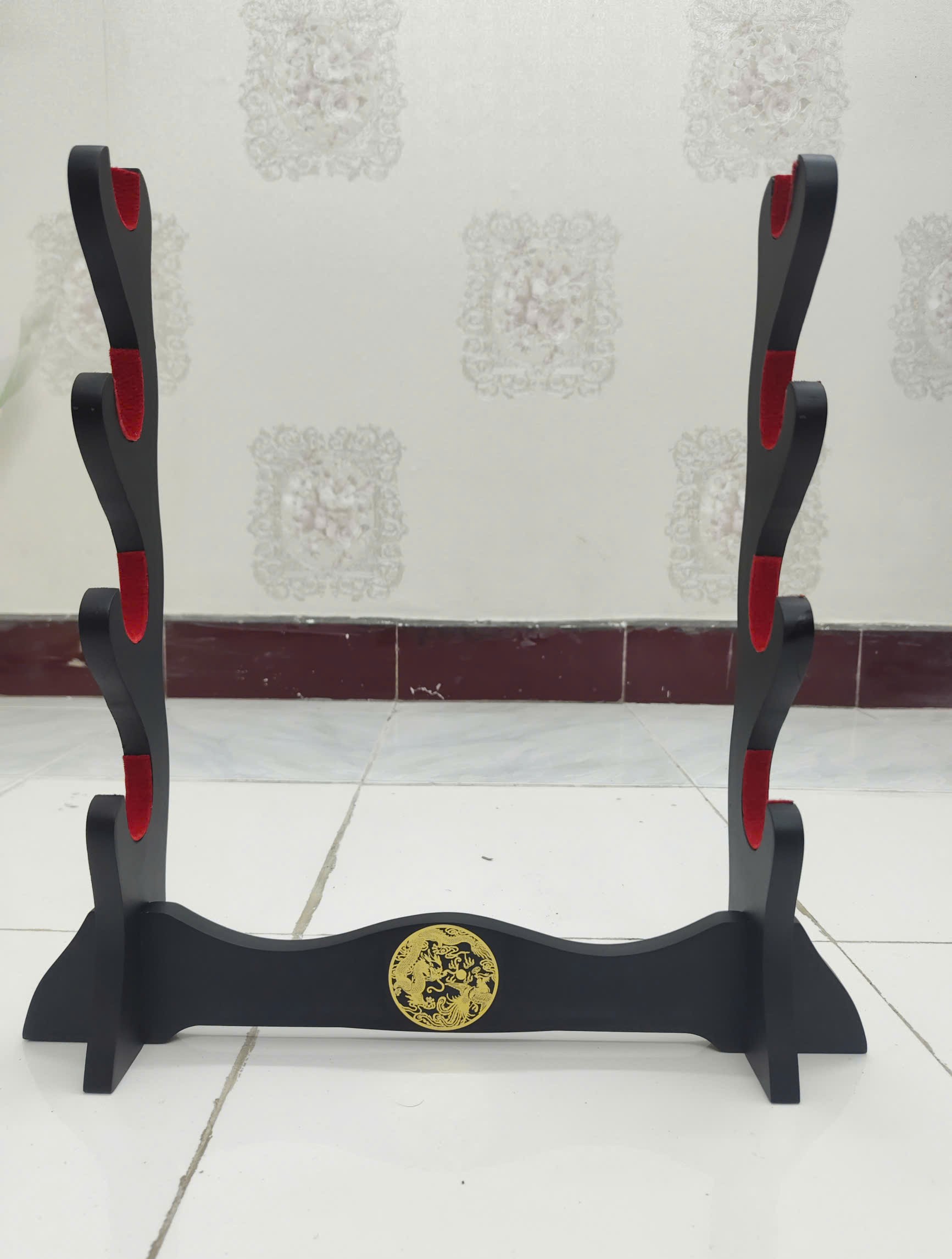 Giá Để Kiếm Gỗ Để Bàn Lót Nhung 4 Tầng Hình Long Phụng Mạ Vàng