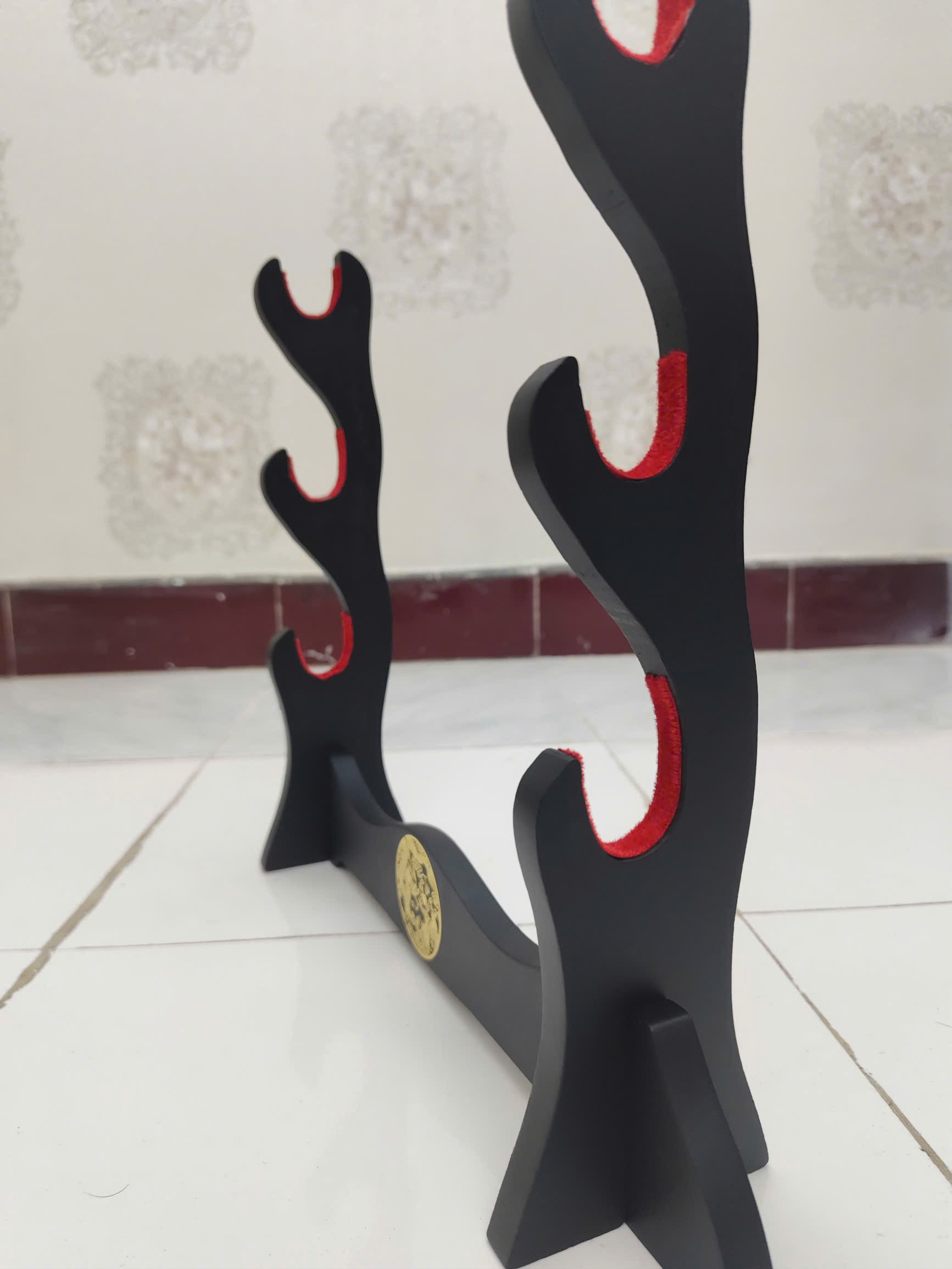 Giá Để Kiếm Gỗ Để Bàn Lót Nhung 4 Tầng Hình Long Phụng Mạ Vàng