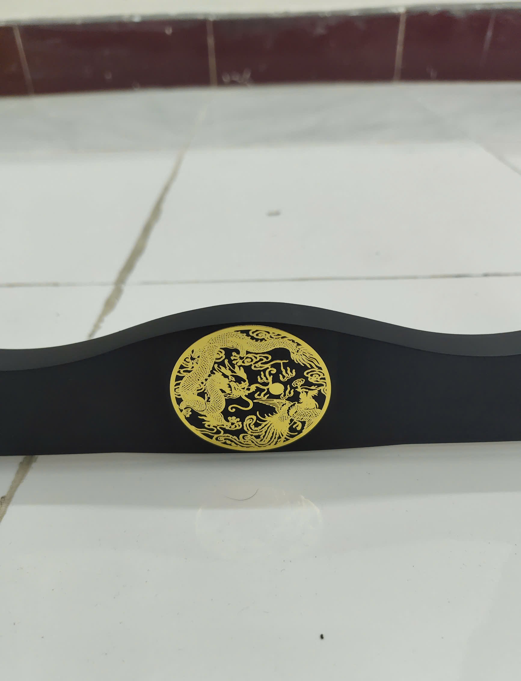 Giá Để Kiếm Gỗ Để Bàn Lót Nhung 4 Tầng Hình Long Phụng Mạ Vàng