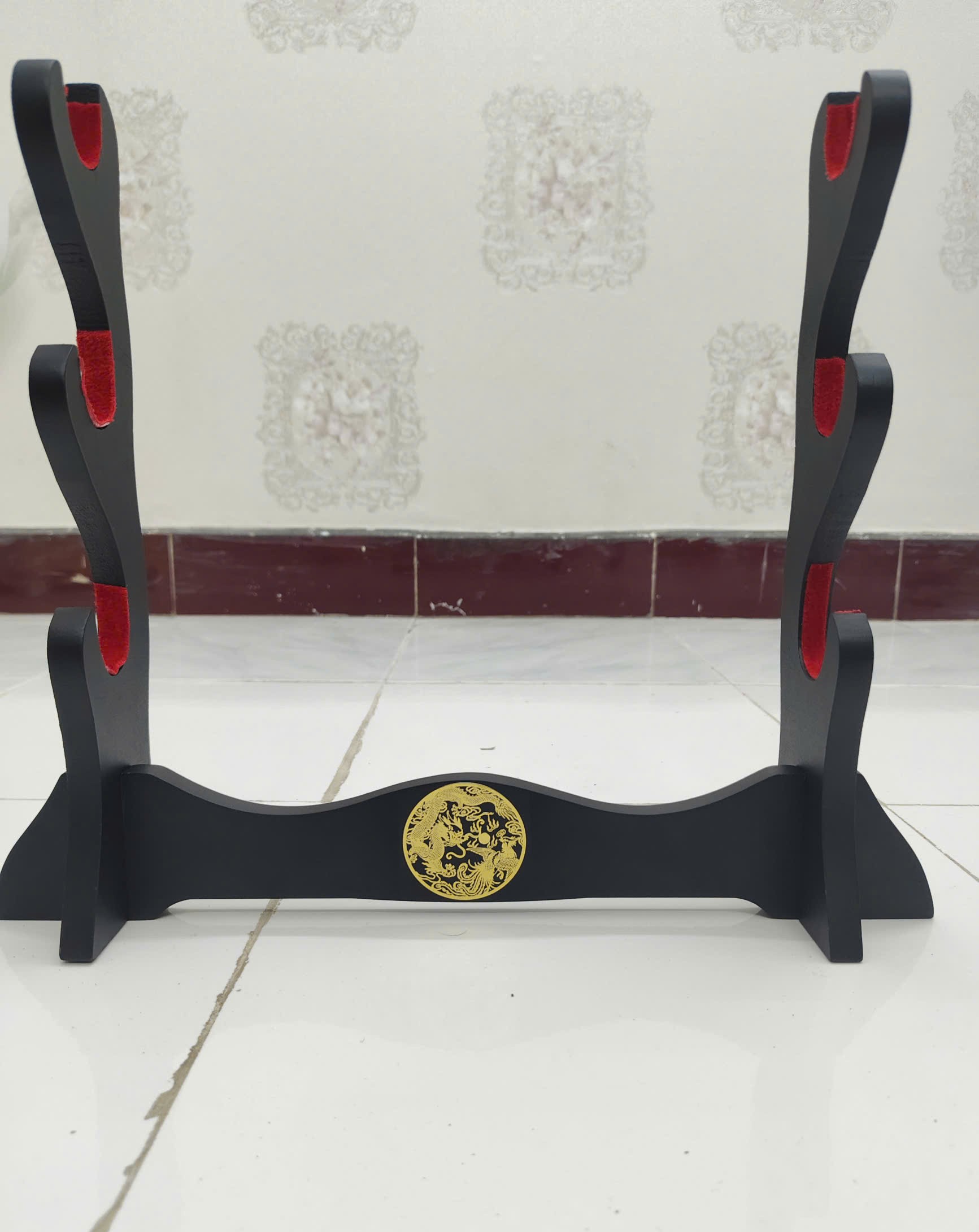 Giá Để Kiếm Gỗ Để Bàn Lót Nhung 4 Tầng Hình Long Phụng Mạ Vàng