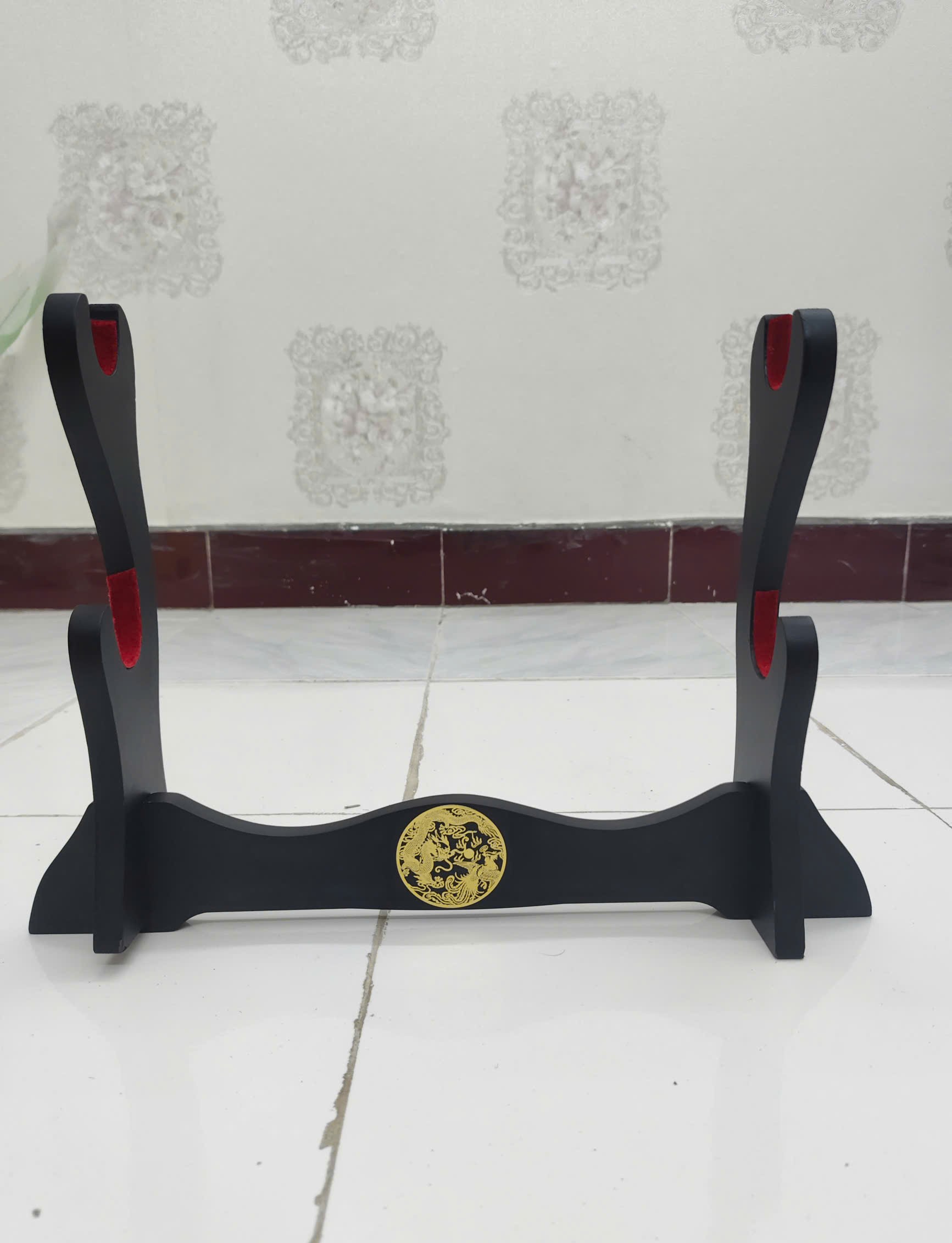 Giá Để Kiếm Gỗ Để Bàn Lót Nhung 4 Tầng Hình Long Phụng Mạ Vàng