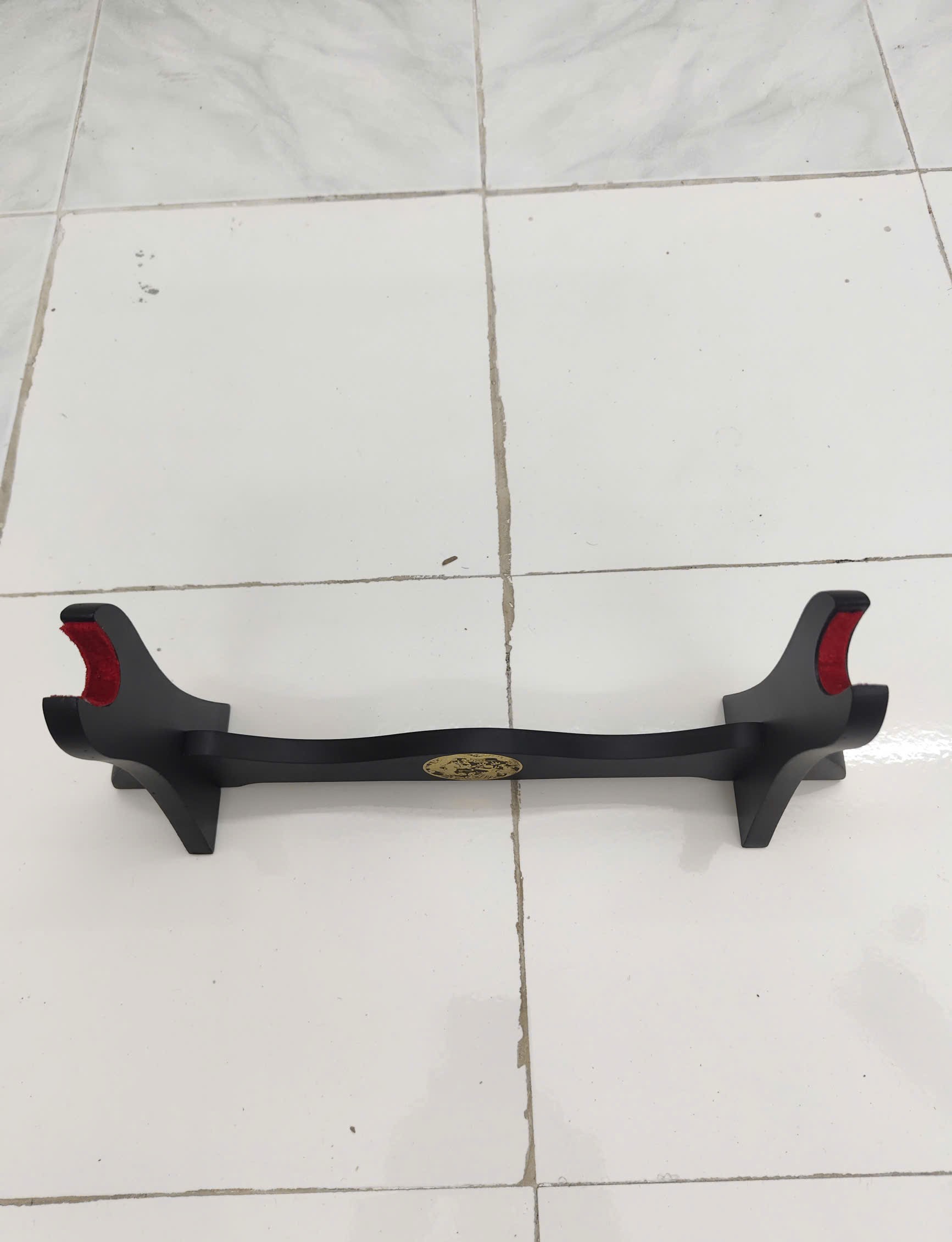 Giá Để Kiếm Gỗ Để Bàn Lót Nhung 4 Tầng Hình Long Phụng Mạ Vàng