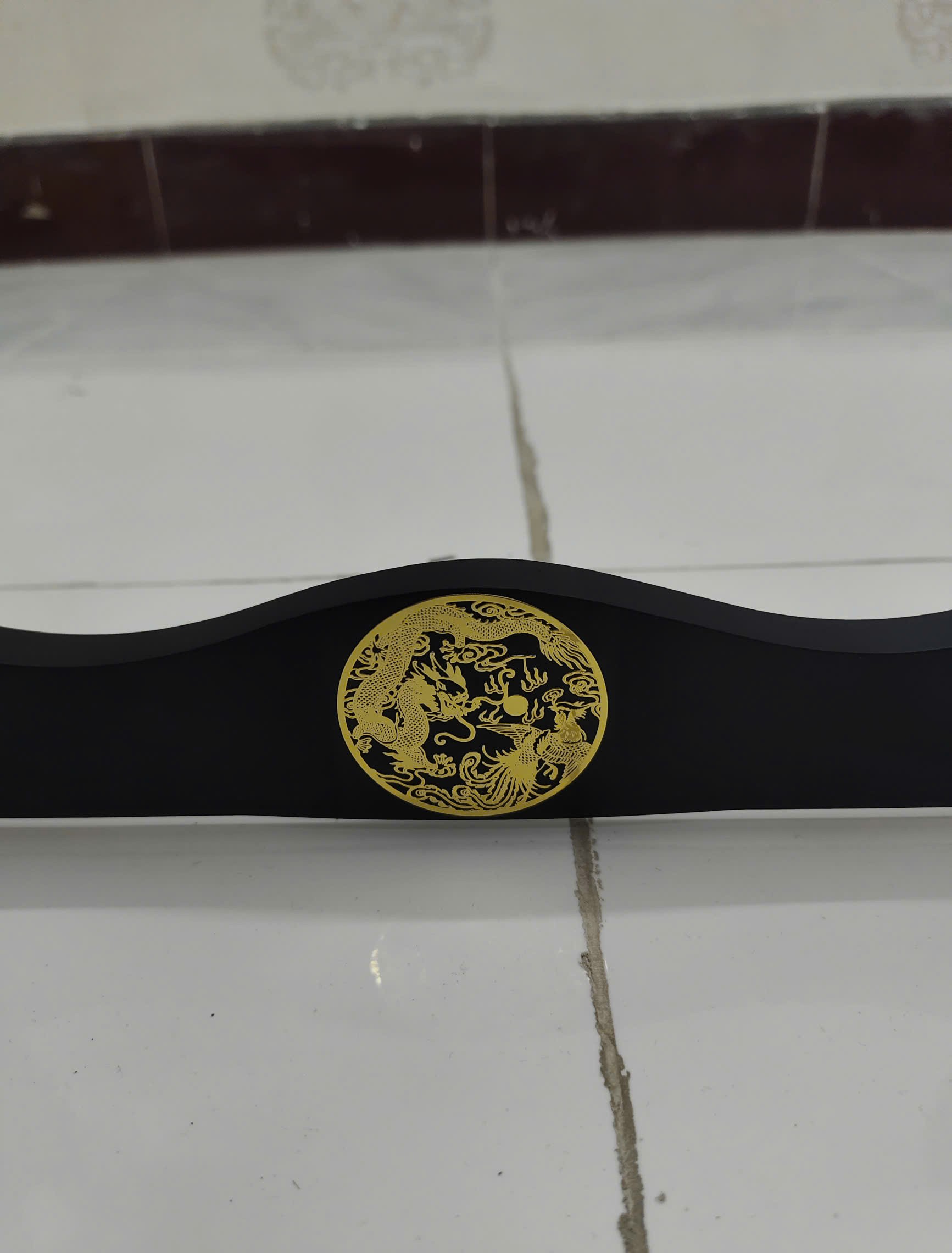 Giá Để Kiếm Gỗ Để Bàn Lót Nhung 4 Tầng Hình Long Phụng Mạ Vàng