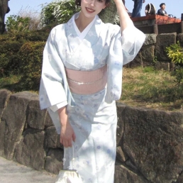 Áo Yukata Xanh Nhạt Pastel Hoa Nhuỵ Tím