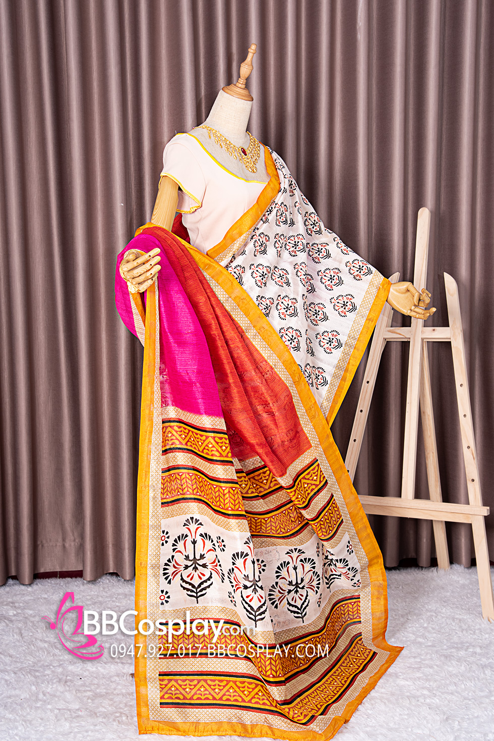 Nền Người Phụ Nữ Trong Trang Phục Sari Ấn Độ Giơ Ngón Tay Cái Lên Văn Hóa  Người Mẫu Cô Gái Hình Chụp Và Hình ảnh Để Tải Về Miễn Phí -