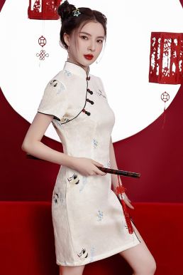 Sườn Xám Hạc Lưu Vân Trắng Thêu